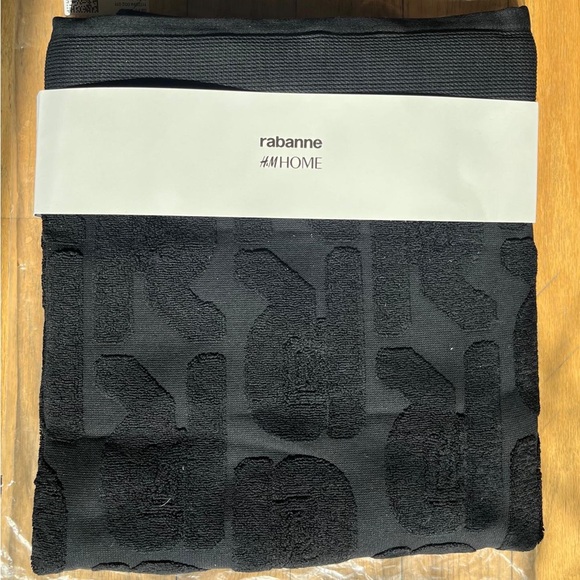 Rabanne x H&M Home Black Towel - Picture 1 of 6
